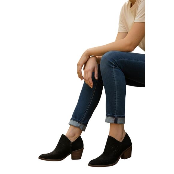 SOFFT Black Suede Chelsea Statement Booties Women’s Size 7.5 Cushioned Foot EUC - Picture 7 of 7